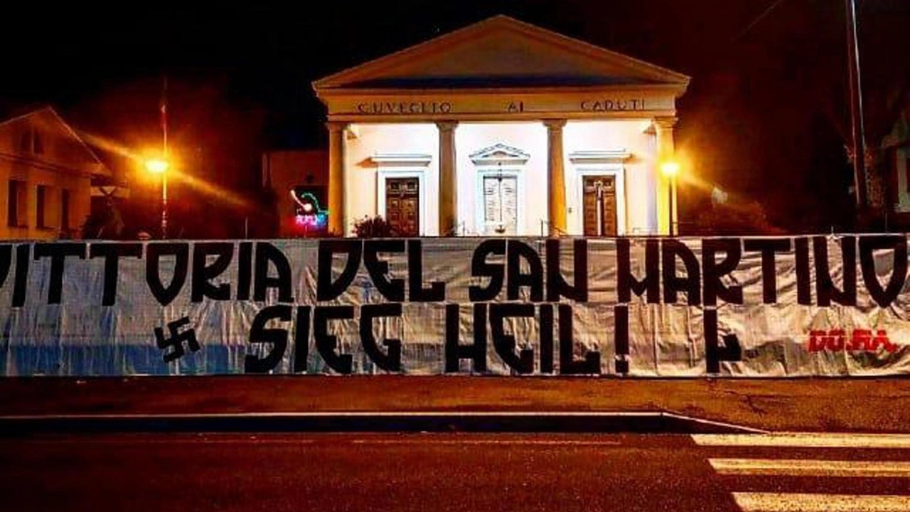 Neonazisti di Do.Ra espongono svastica e scritta "Sieg Heil" davanti al sacrario dei Caduti partigiani a San Martino. Reazioni indignate e richiesta di azioni legali. Neonazisti di Do.Ra espongono svastica e scritta "Sieg Heil" davanti al sacrario dei Caduti partigiani a San Martino. Reazioni indignate e richiesta di azioni legali.