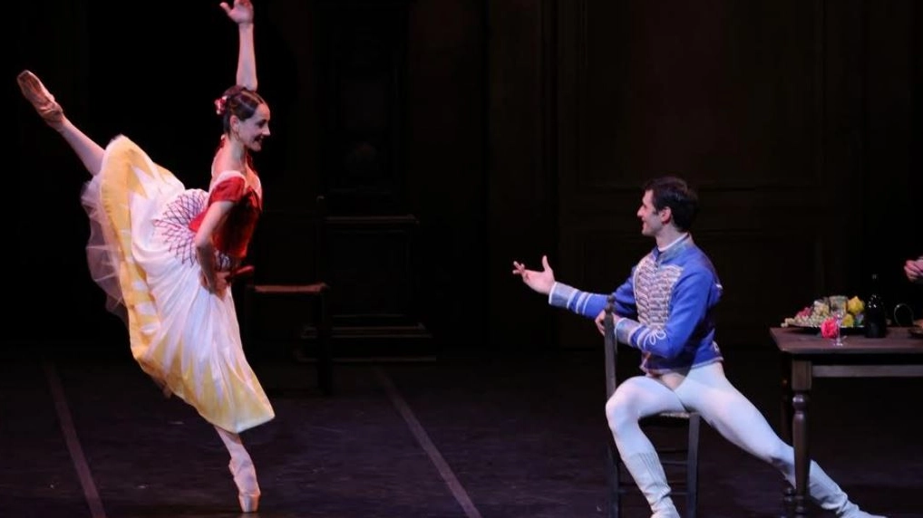 Nicoletta Manni durante un balletto sul palcoscenico della Scala Nicoletta Manni durante un balletto sul palcoscenico della Scala