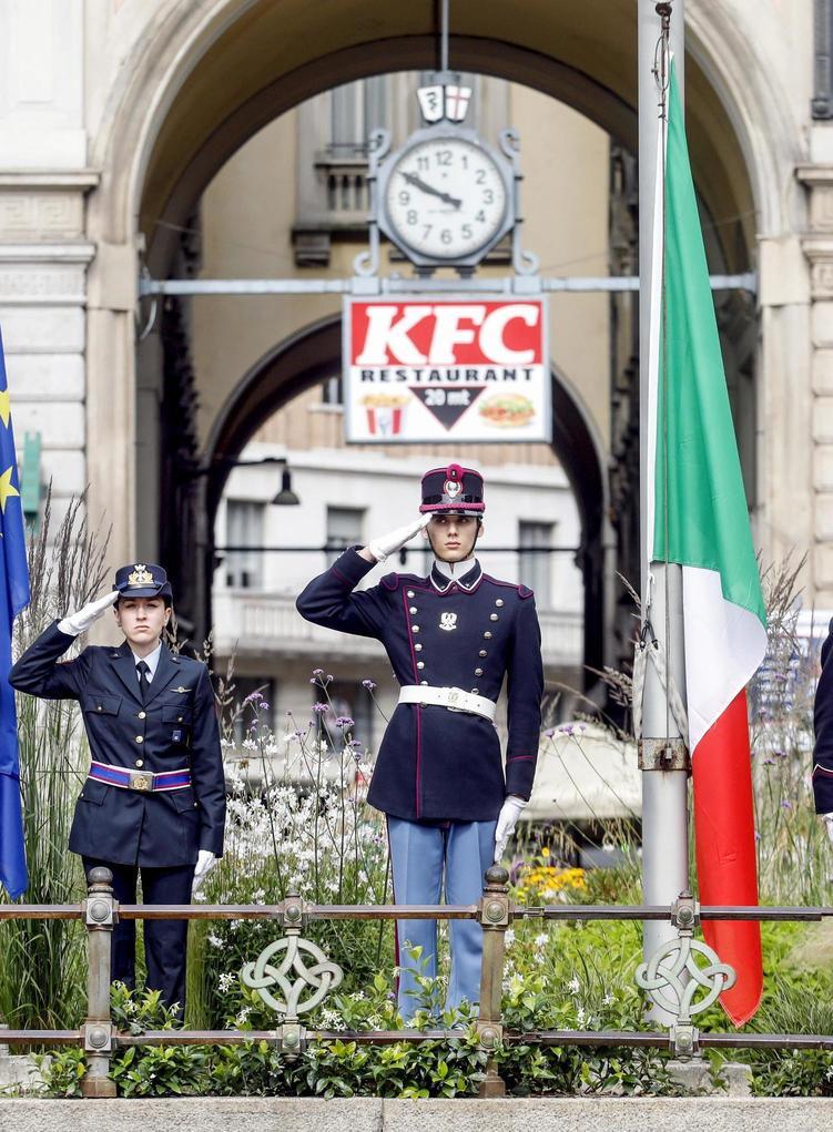 Le onorificenze in Prefettura. Dal direttore d’orchestra al manager: "I 53 premiati per l’impegno civico" Le onorificenze in Prefettura. Dal direttore d’orchestra al manager: "I 53 premiati per l’impegno civico"