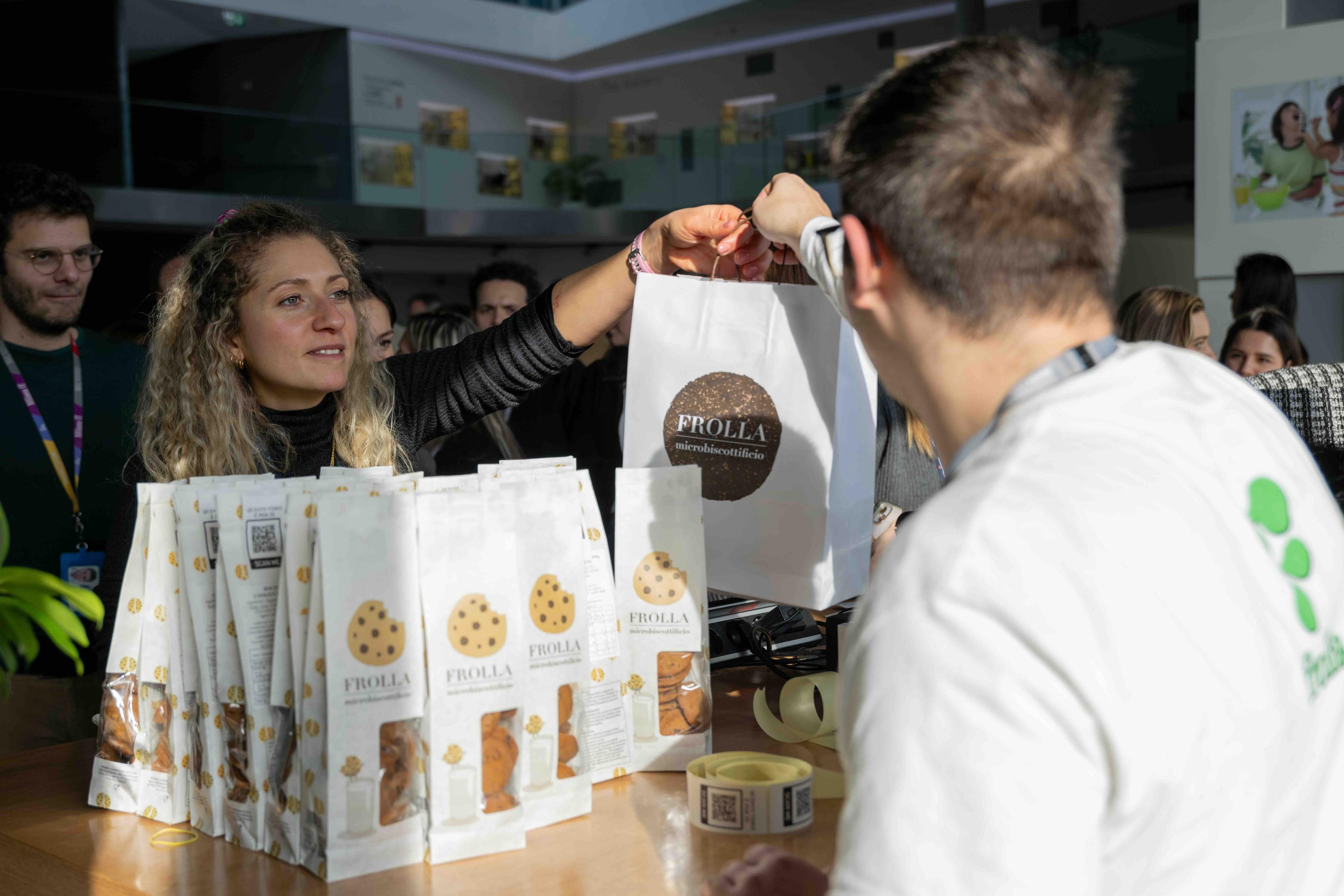 Frolla, i biscotti della solidarietà: dal progetto nasce il cookie al caffè Frolla, i biscotti della solidarietà: dal progetto nasce il cookie al caffè
