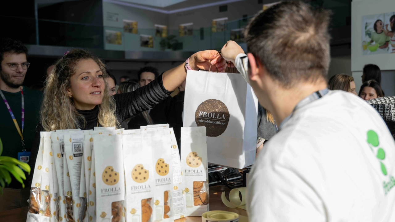 I ragazzi del Microbiscottificio Frolla hanno lavorato con il team di Nescafé per impastare un nuovo biscotto che sarà messo inn commercio