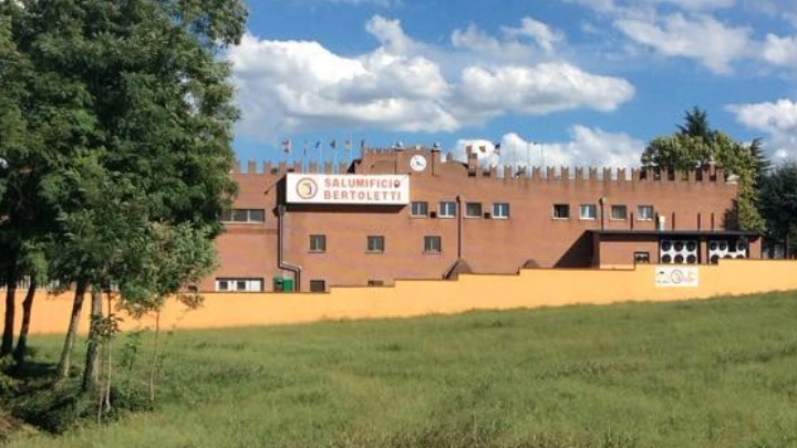 Un'immagine dello stabilimento di Graffignana in cui sono prodotti i salami della Bertoletti