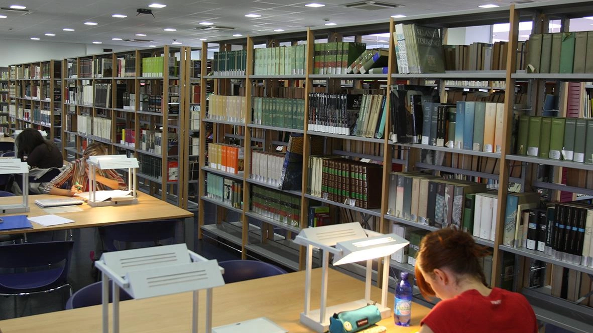 La lettura in città si fa più lunga e non si ferma mai, nemmeno a tarda ora o nelle settimane... La lettura in città si fa più lunga e non si ferma mai, nemmeno a tarda ora o nelle settimane...