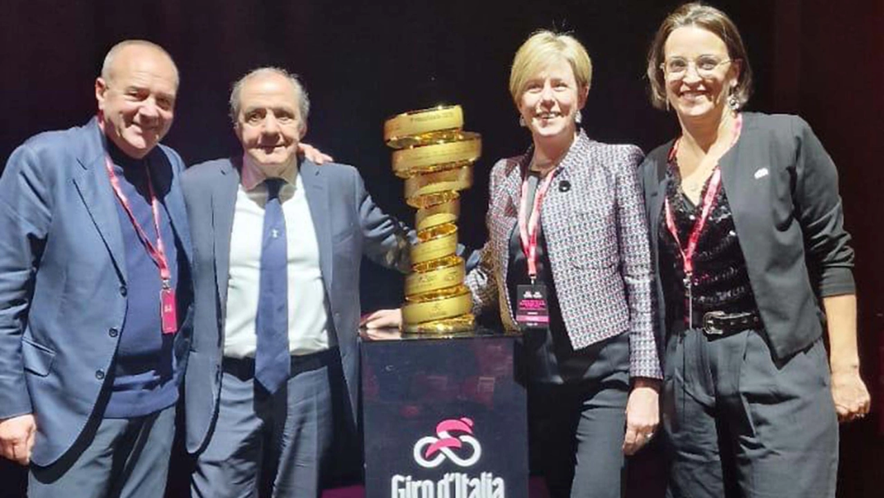 A destra il sindaco di Bormio Silvia Cavazzi e l’assessore allo Sport, Samanta Antonioli A destra il sindaco di Bormio Silvia Cavazzi e l’assessore allo Sport, Samanta Antonioli
