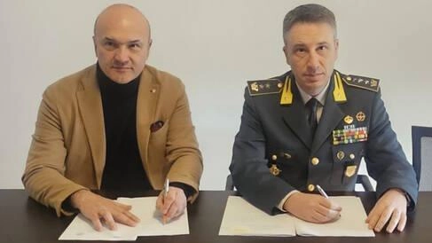 Il presidente dell’autorità di bacino Gianluca Coghetto e il tenente colonnello Paolo Zottola Il presidente dell’autorità di bacino Gianluca Coghetto e il tenente colonnello Paolo Zottola