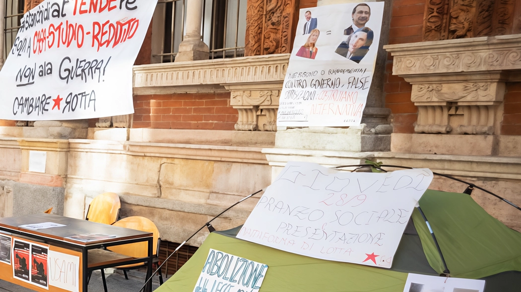 L'arcivescovo di Milano, Mario Delpini, denuncia la "spossatezza diffusa" e invita a riscoprire il bene comune nel suo discorso. L'arcivescovo di Milano, Mario Delpini, denuncia la "spossatezza diffusa" e invita a riscoprire il bene comune nel suo discorso.