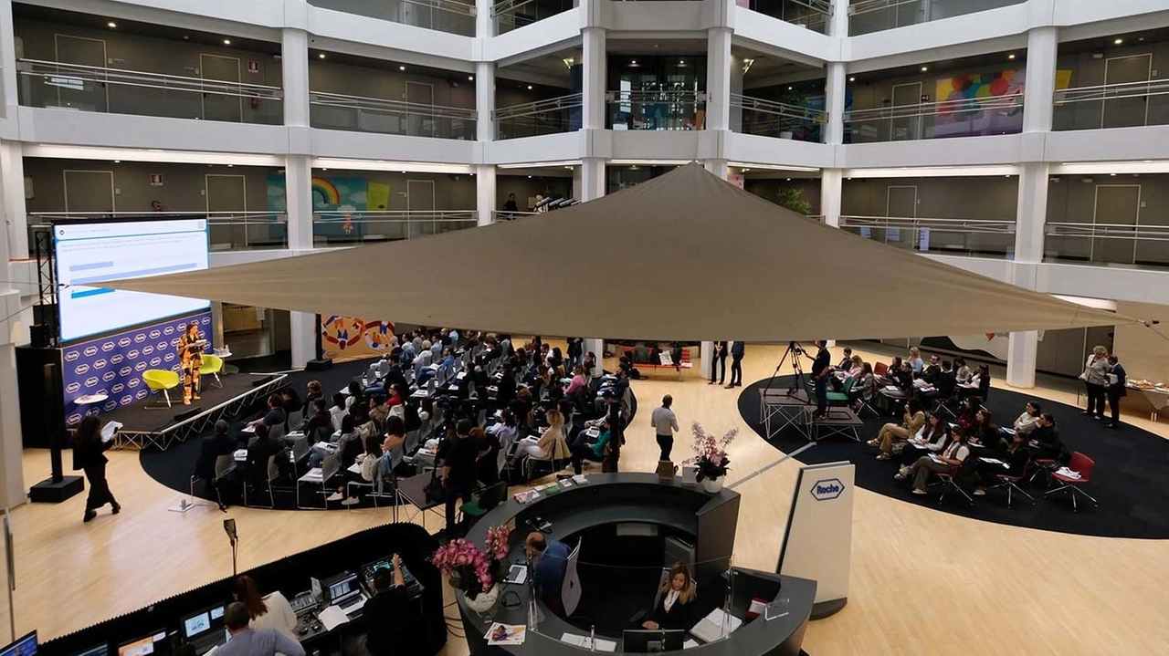 I vertici del colosso farmaceutico hanno incontrato 100 ragazzi provenienti da 10 atenei . Porte aperte al campus per una giornata dedicata alle professioni legate alle biotecnologie. . I vertici del colosso farmaceutico hanno incontrato 100 ragazzi provenienti da 10 atenei . Porte aperte al campus per una giornata dedicata alle professioni legate alle biotecnologie. .