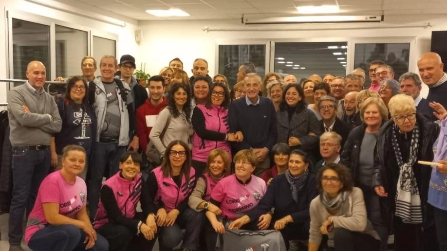 A Cormano, un defibrillatore è stato donato al Community Center per garantire pronto soccorso ai volontari delle associazioni locali. Finanziato dal Comune, sarà utilizzato dopo corsi di formazione. A Cormano, un defibrillatore è stato donato al Community Center per garantire pronto soccorso ai volontari delle associazioni locali. Finanziato dal Comune, sarà utilizzato dopo corsi di formazione.