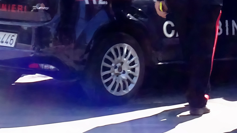 Poco dopo l’aggressore è stato rintracciato e fermato dai carabinieri Poco dopo l’aggressore è stato rintracciato e fermato dai carabinieri