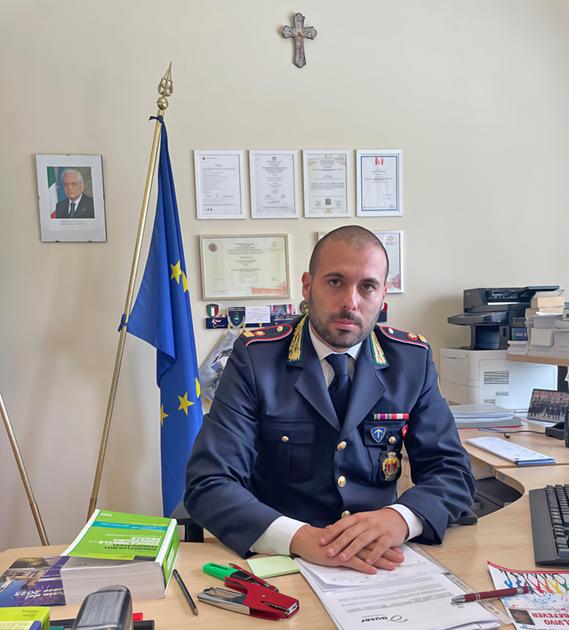 Patente falsa e armi improprie 35enne nei guai Patente falsa e armi improprie 35enne nei guai