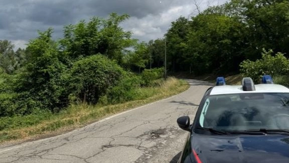 La ragazza ha corredato la denuncia presentata ai carabinieri con le foto dei lividi e degli ematomi