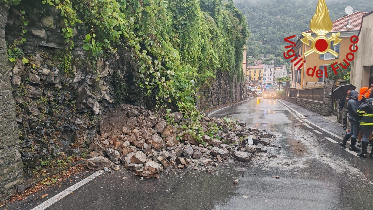 Frana ad Argegno (Foto vigili del fuoco) Frana ad Argegno (Foto vigili del fuoco)