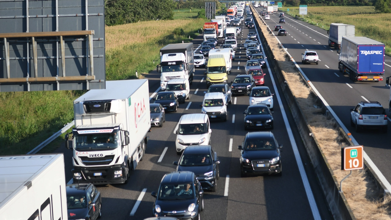 L'incidente ha fatto precipitare nel caos l'autostrada in direzione di Torino
