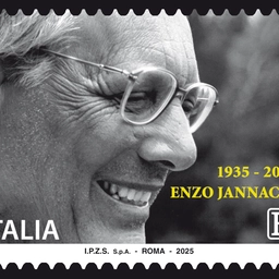 Debutta il francobollo dedicato a Enzo Jannacci: com’è e dove trovarlo