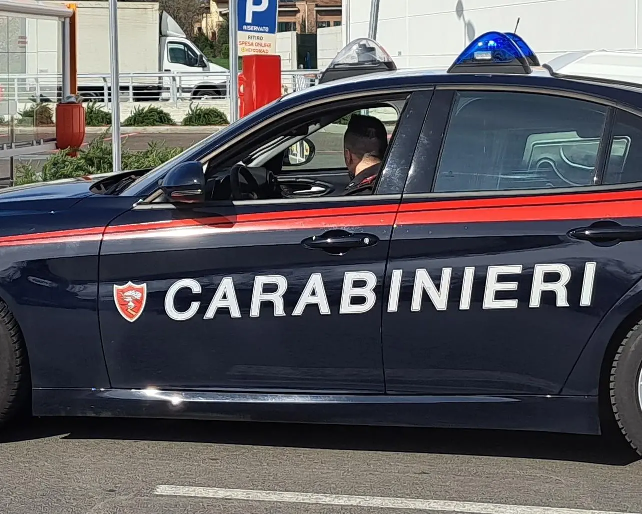 Stradella, rissa tra giovani: quattro denunciati e bar chiuso per cinque giorni