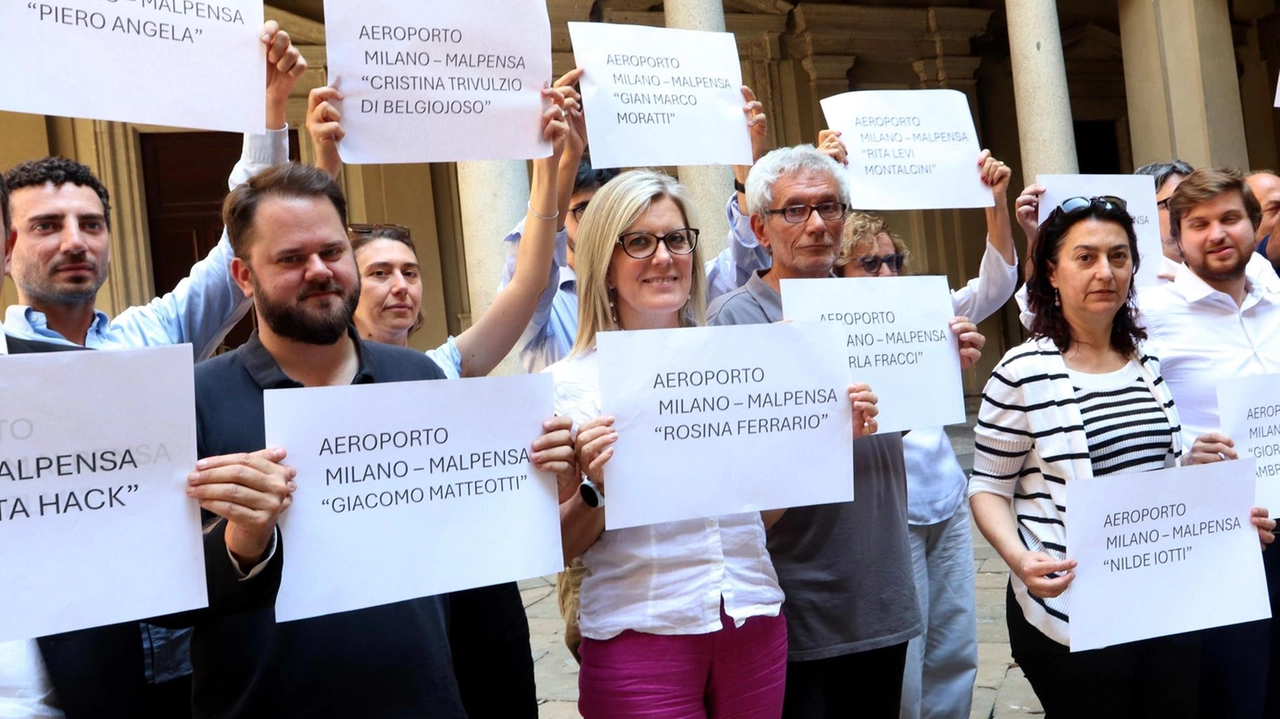 Il flash mob dei consiglieri di maggioranza il 15 luglio scorso Il flash mob dei consiglieri di maggioranza il 15 luglio scorso