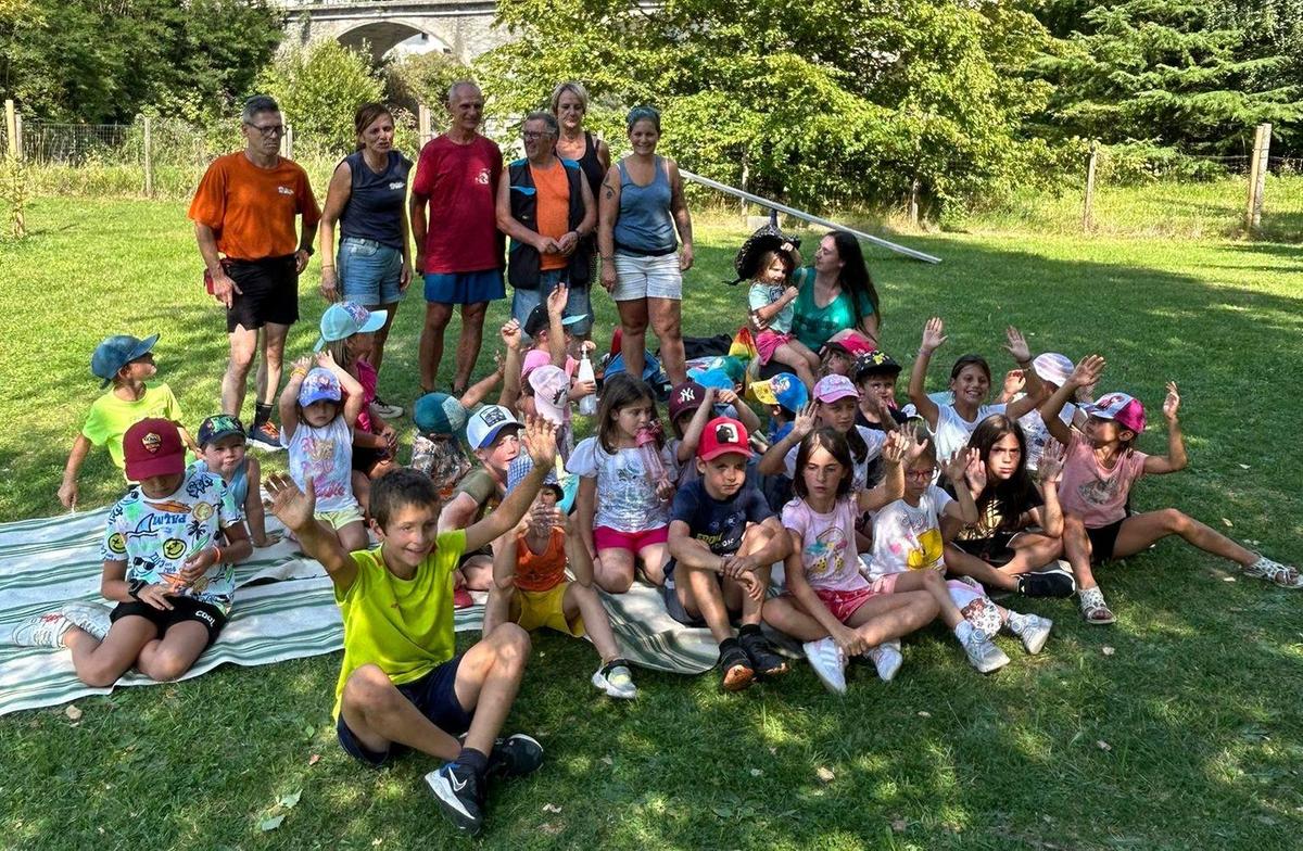 Al centro estivo settantasette bambini. Turisti compresi Al centro estivo settantasette bambini. Turisti compresi