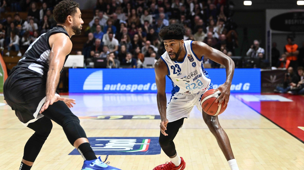Demetre Rivers (28 anni, Germani Brescia) in azione durante la sfida con Tortona Demetre Rivers (28 anni, Germani Brescia) in azione durante la sfida con Tortona