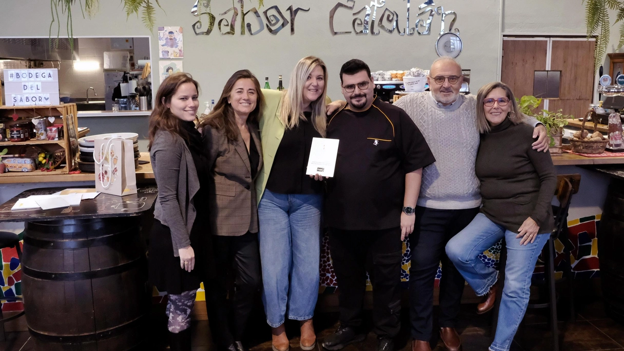 Il ristorante Sabor Catalan di Corsico e il ristorante Sevilla Mia di Milano premiati con il distintivo di qualità "Restaurants from Spain" per la loro autentica cucina spagnola. Proprietari orgogliosi e grati per il riconoscimento. Il ristorante Sabor Catalan di Corsico e il ristorante Sevilla Mia di Milano premiati con il distintivo di qualità "Restaurants from Spain" per la loro autentica cucina spagnola. Proprietari orgogliosi e grati per il riconoscimento.