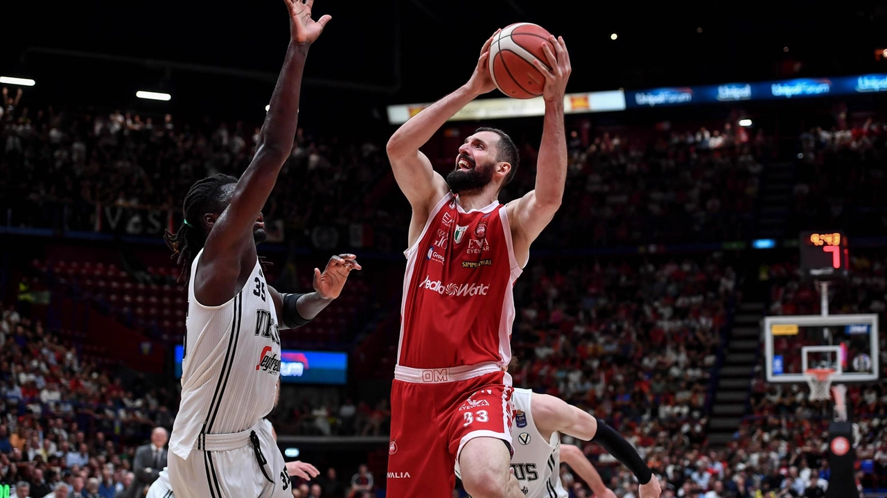La Virtus Bologna supera l'Olimpia Milano al Forum 68-78, nonostante le assenze, con una difesa impenetrabile. La Virtus Bologna supera l'Olimpia Milano al Forum 68-78, nonostante le assenze, con una difesa impenetrabile.