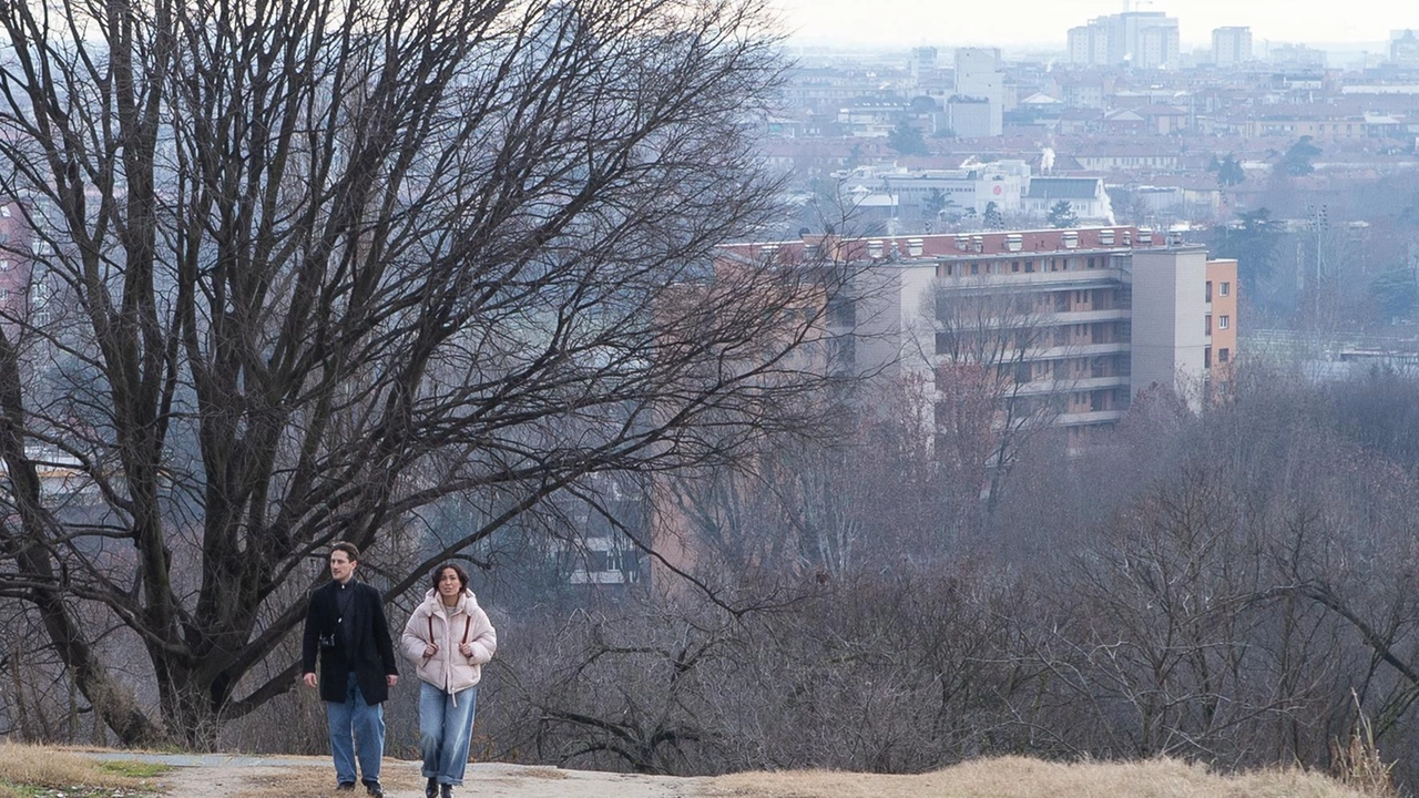 Una montagnetta artificiale, formata dai detriti delle case distrutte dai bombardamenti della Seconda guerra mondiale. Una collina di macerie... Una montagnetta artificiale, formata dai detriti delle case distrutte dai bombardamenti della Seconda guerra mondiale. Una collina di macerie...
