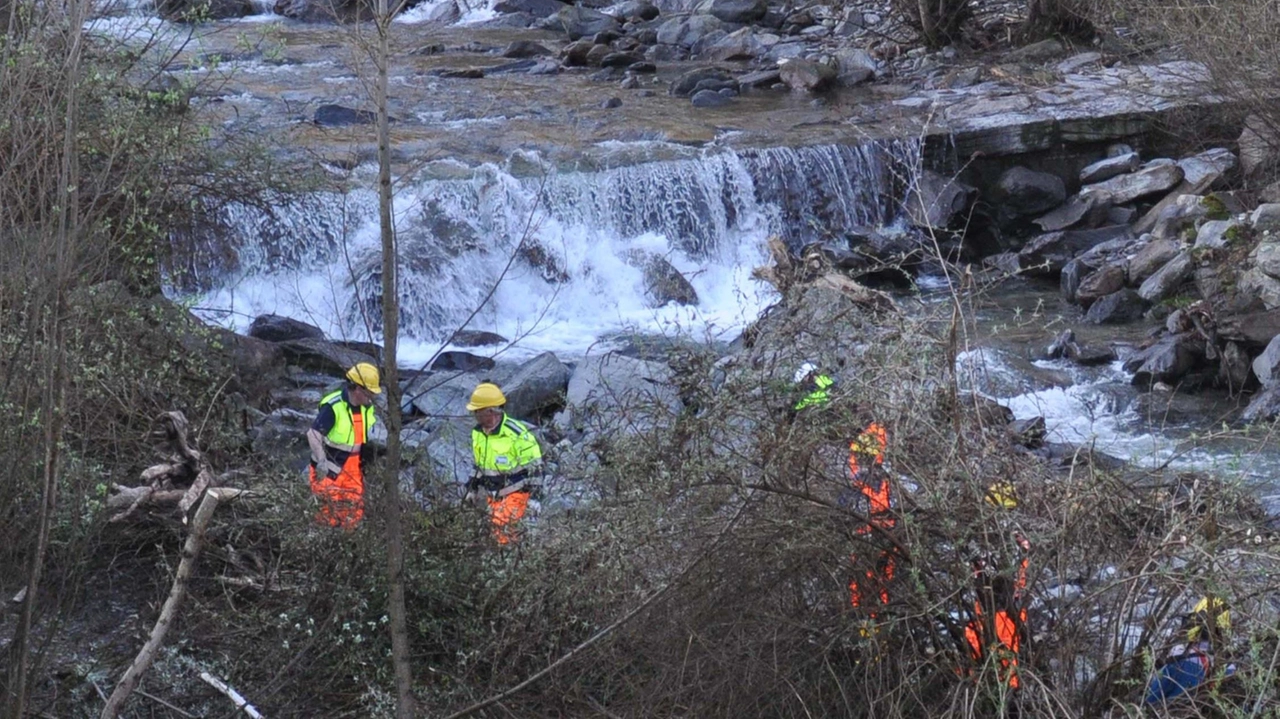 L’amministrazione comunale di Tirano rivendica i passi compiuti per risolvere il problema: collettore fognario, rialzo degli argini sul lato sinistro e sistemazione del ponte sulla statale 38. L’amministrazione comunale di Tirano rivendica i passi compiuti per risolvere il problema: collettore fognario, rialzo degli argini sul lato sinistro e sistemazione del ponte sulla statale 38.