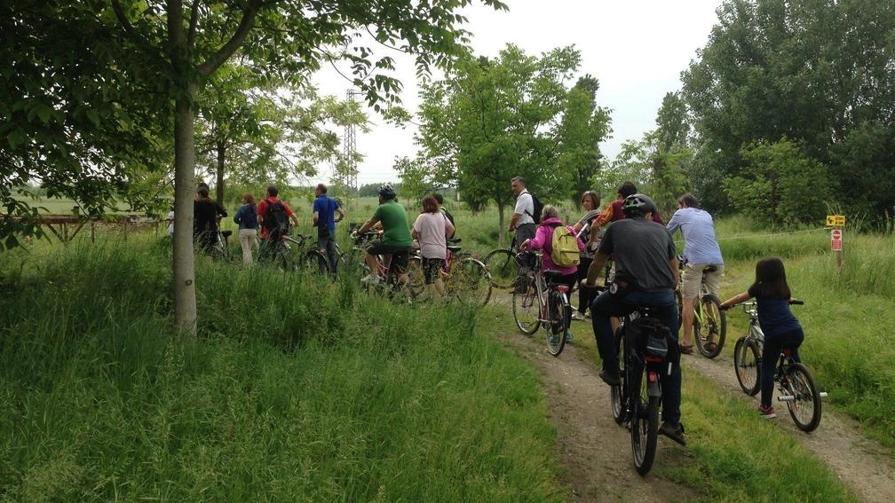 Una passeggiata in bicicletta nell’are averde di Proto di Mare organizzata nel 2023 dal comitato “Porto di Mare - Un parco per Milano“ Una passeggiata in bicicletta nell’are averde di Proto di Mare organizzata nel 2023 dal comitato “Porto di Mare - Un parco per Milano“