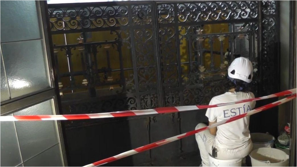 Milano, i lavori sulla facciata di Palazzo Marino (frame video Mianews)
