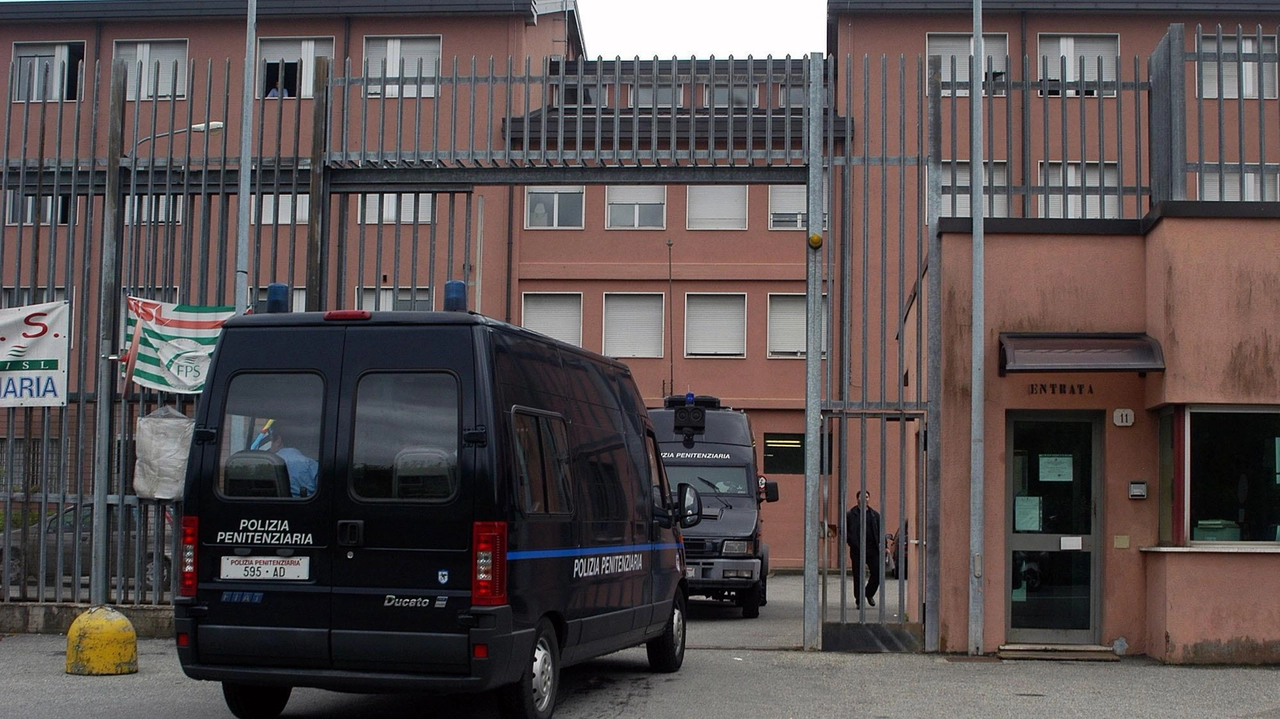 Era finito in carcere ad agosto 2020, con l’accusa di aver rapinato una prostituta, con cui si era appartato... Era finito in carcere ad agosto 2020, con l’accusa di aver rapinato una prostituta, con cui si era appartato...