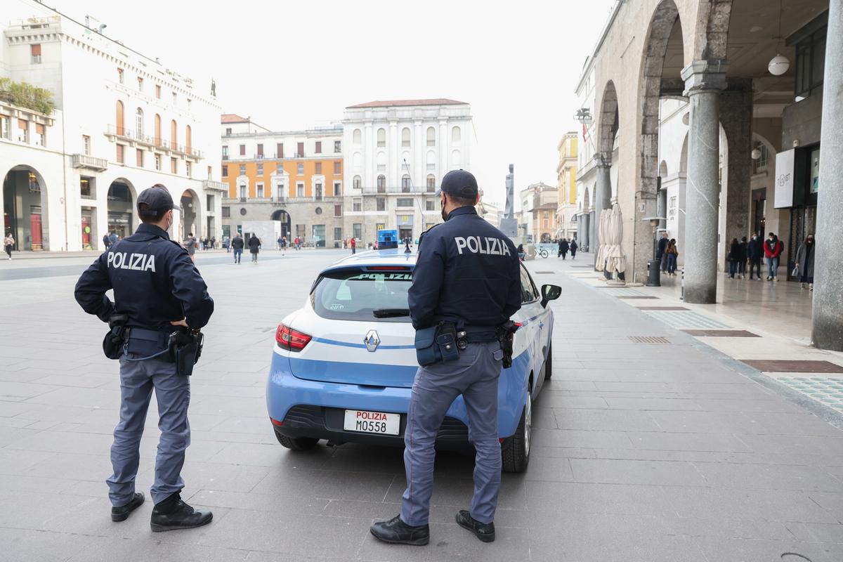 brescia tentano furto al bar tabacchi inseguiti e arrestati dalla polizia