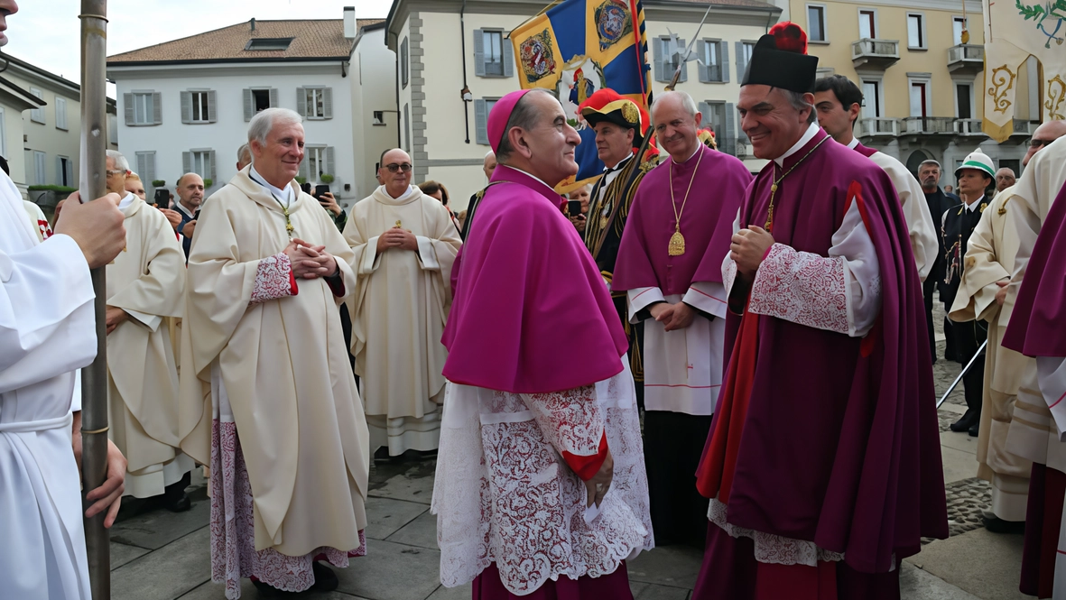 L’arcivescovo di Milano Mario Delpini e il nuovo arciprete Marino Mosconi all’ingresso del Duomo, alla sinistra di quest’ultimo il predecessore, l’arciprete emerito Silvano Provasi L’arcivescovo di Milano Mario Delpini e il nuovo arciprete Marino Mosconi all’ingresso del Duomo, alla sinistra di quest’ultimo il predecessore, l’arciprete emerito Silvano Provasi