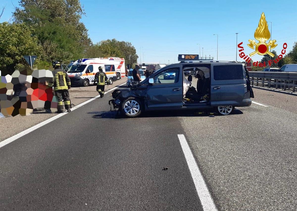 gravissimo incidente in tangenziale ovest a milano auto si schianta contro il guardrail una coppia in fin di vita