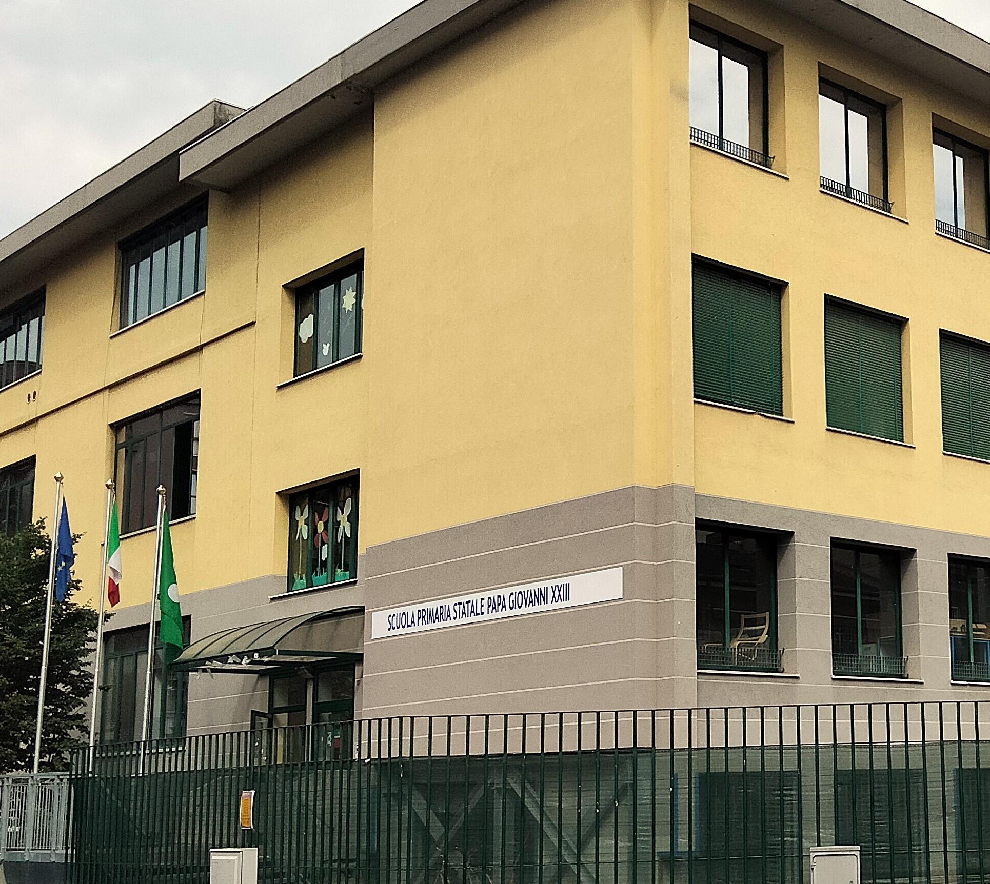 Scuola satellite cinque seggi in via Lurani Scuola satellite cinque seggi in via Lurani