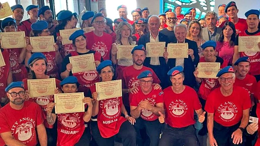 Volontari in pettorina rossa pronti a pattugliare il territorio il giovedì e il venerdì dalle 19 alle 22 Volontari in pettorina rossa pronti a pattugliare il territorio il giovedì e il venerdì dalle 19 alle 22