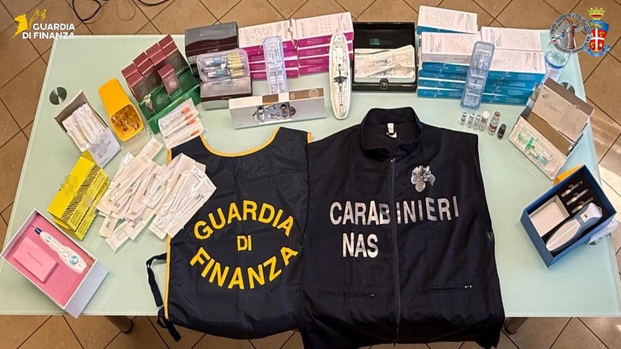 La titolare accusata di esercitare la professione senza alcun titolo. Una delle pazienti ha sporto querela per i danni riportati dopo un’iniezione. La titolare accusata di esercitare la professione senza alcun titolo. Una delle pazienti ha sporto querela per i danni riportati dopo un’iniezione.