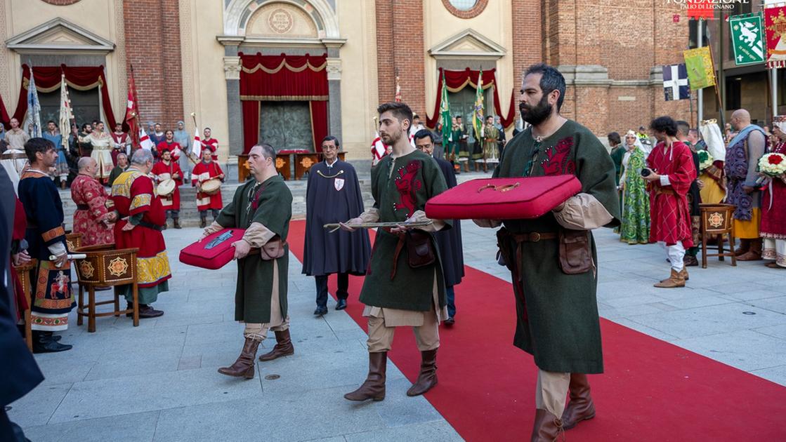 Il conto alla rovescia per il Palio, “otto cuori battono per Legnano”. Con le iscrizioni delle Contrade e l’investitura ufficiale dei capitani si entra nel vivo Il conto alla rovescia per il Palio, “otto cuori battono per Legnano”. Con le iscrizioni delle Contrade e l’investitura ufficiale dei capitani si entra nel vivo