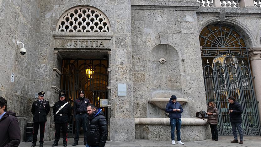 stalker condominiale a processo quel vicino non mi fa più vivere 