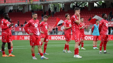 Monza in Serie B, dal sogno di Berlusconi al crollo: la retrocessione più triste dopo tre stagioni