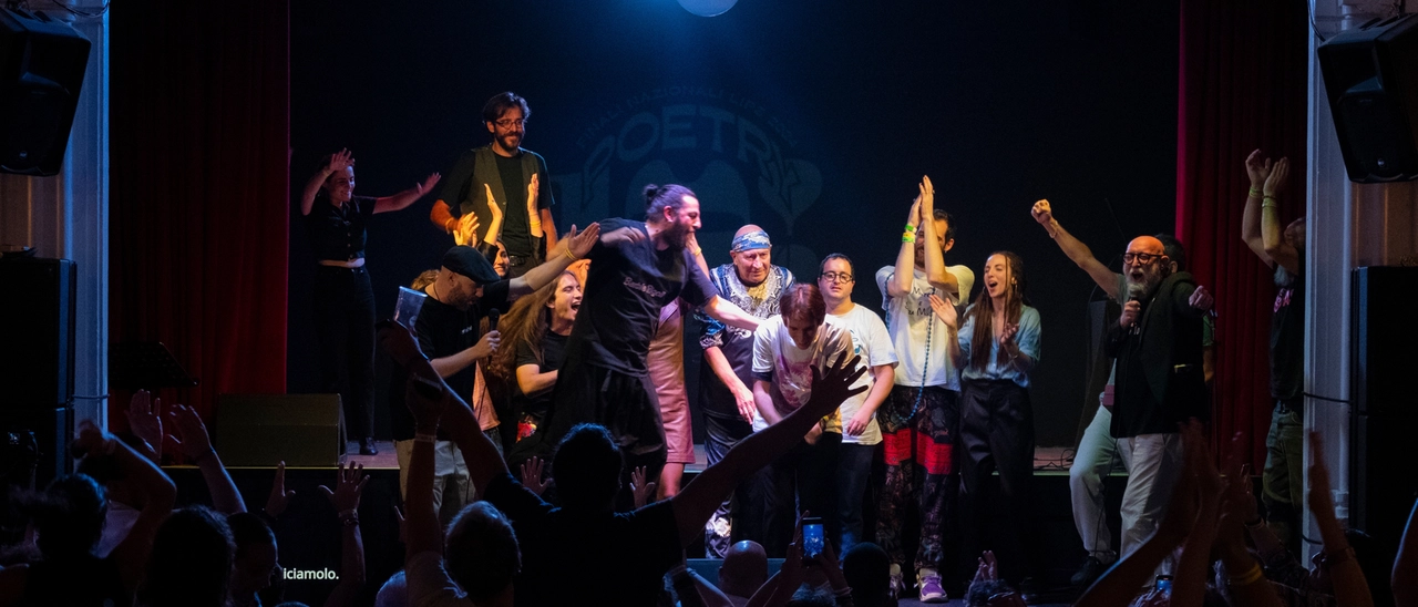 Fenomeno poetry slam: la Lombardia è la capitale delle sfide in rima (che ora fanno il boom)