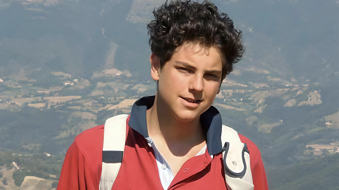 Nato a Londra da Andrea, finanziere aziendale, e da mamma Antonia Salzano, cresciuto a Milano in una famiglia profondamente cattolica,...