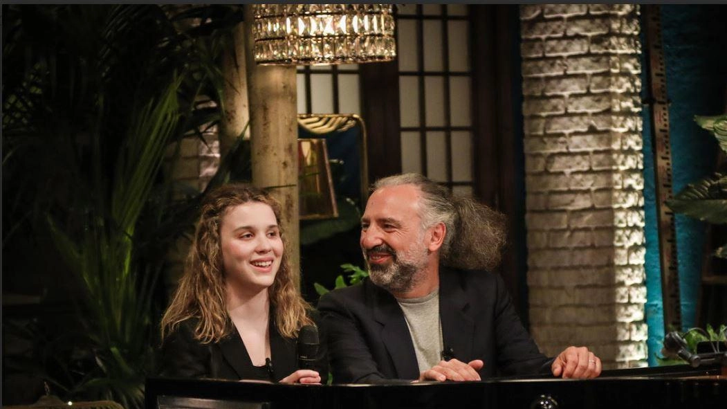 Figlia d’arte, sarà al Castello Sforzesco per i settant’anni di carriera del maestro di più generazioni. In buona compagnia del Trio del compositore e del Quartetto d’Archi della Sinfonica Orchestra di Sanremo . Figlia d’arte, sarà al Castello Sforzesco per i settant’anni di carriera del maestro di più generazioni. In buona compagnia del Trio del compositore e del Quartetto d’Archi della Sinfonica Orchestra di Sanremo .