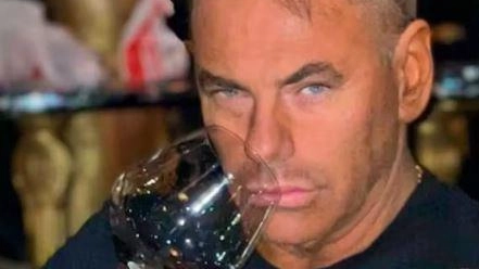 Ammonta a circa un milione di euro la somma sborsata, in tre anni, dal rampollo di una ricca famiglia, il "cliente"...
