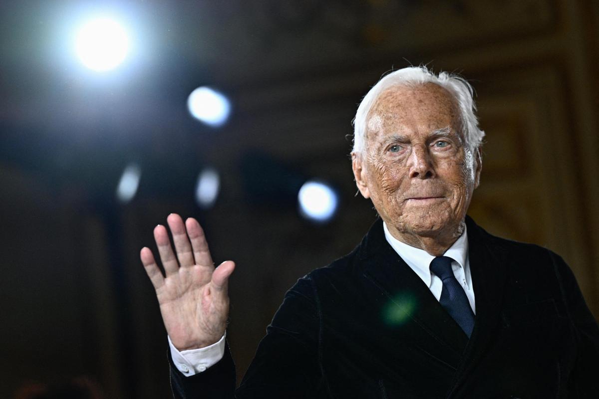 I dipendenti salutano “il signor Armani”: ci siamo sempre sentiti in famiglia, porteremo avanti la sua ...