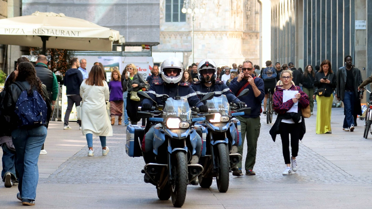 La polizia sta cercando la coppia di rapinatori, che ha approfittato anche della confusione da folla del Fuorisalone