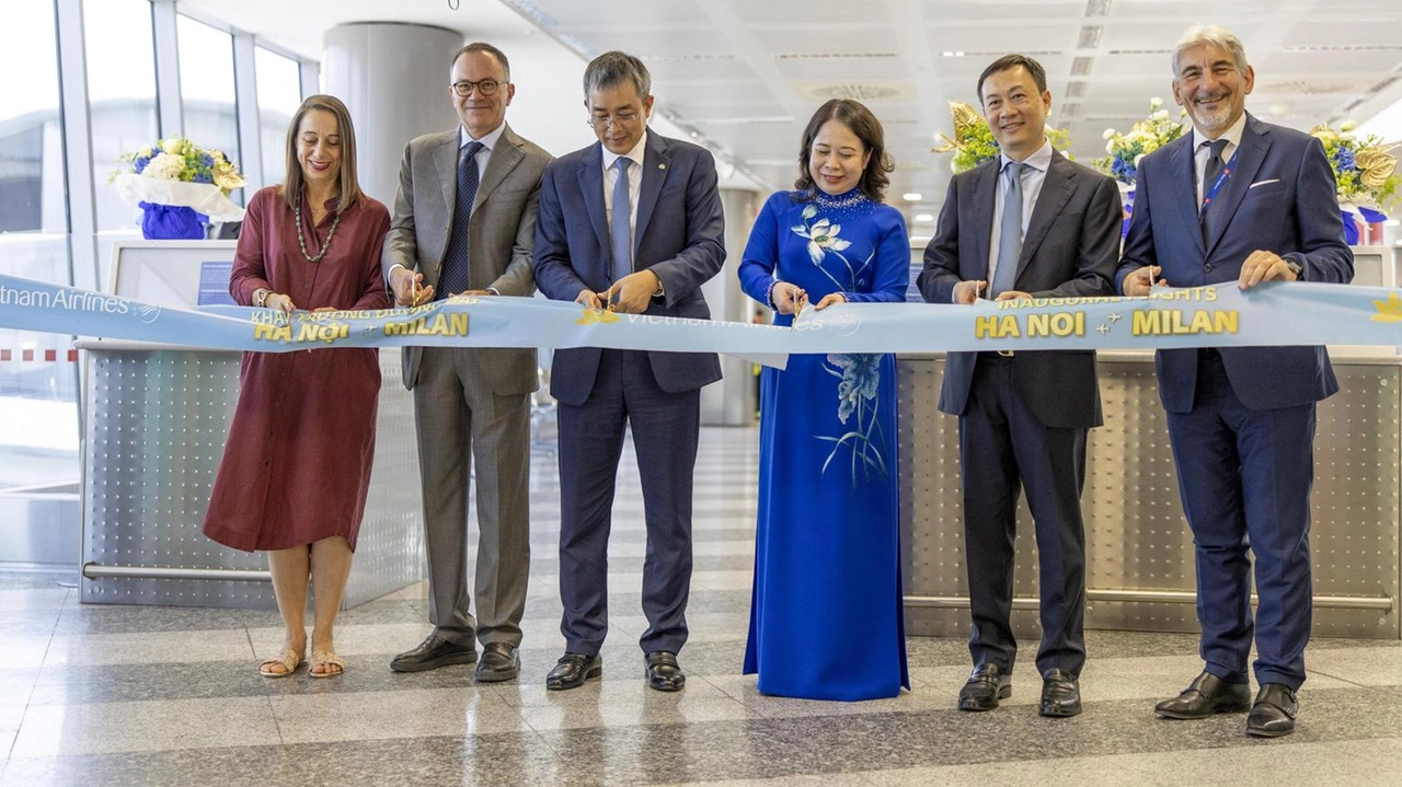 Tre collegamenti settimanali Milano-Hanoi, tempo di volo 12 ore Tre collegamenti settimanali Milano-Hanoi, tempo di volo 12 ore
