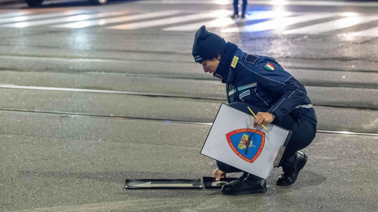 Gli agenti del Radiomobile della polizia locale hanno effettuato i rilievi sul luogo dell’incidente Gli agenti del Radiomobile della polizia locale hanno effettuato i rilievi sul luogo dell’incidente