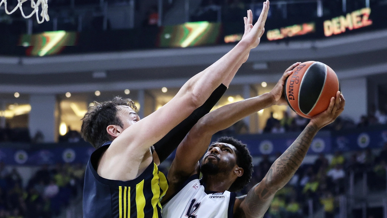 Super Olimpia dà un dispiacere all’ex capitano Melli: abbattuto il Fenerbahce