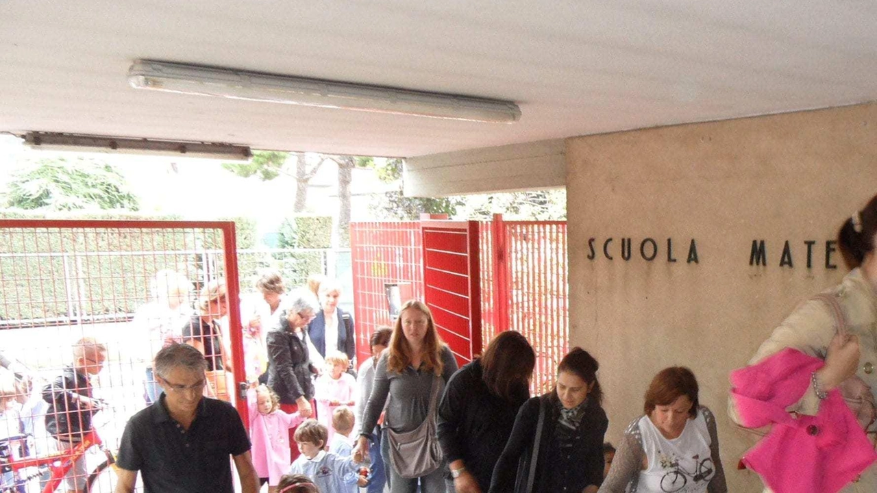 I genitori respingono ogni connotazione politica Chiedono sia garantita la continuità del servizio educativo I genitori respingono ogni connotazione politica Chiedono sia garantita la continuità del servizio educativo
