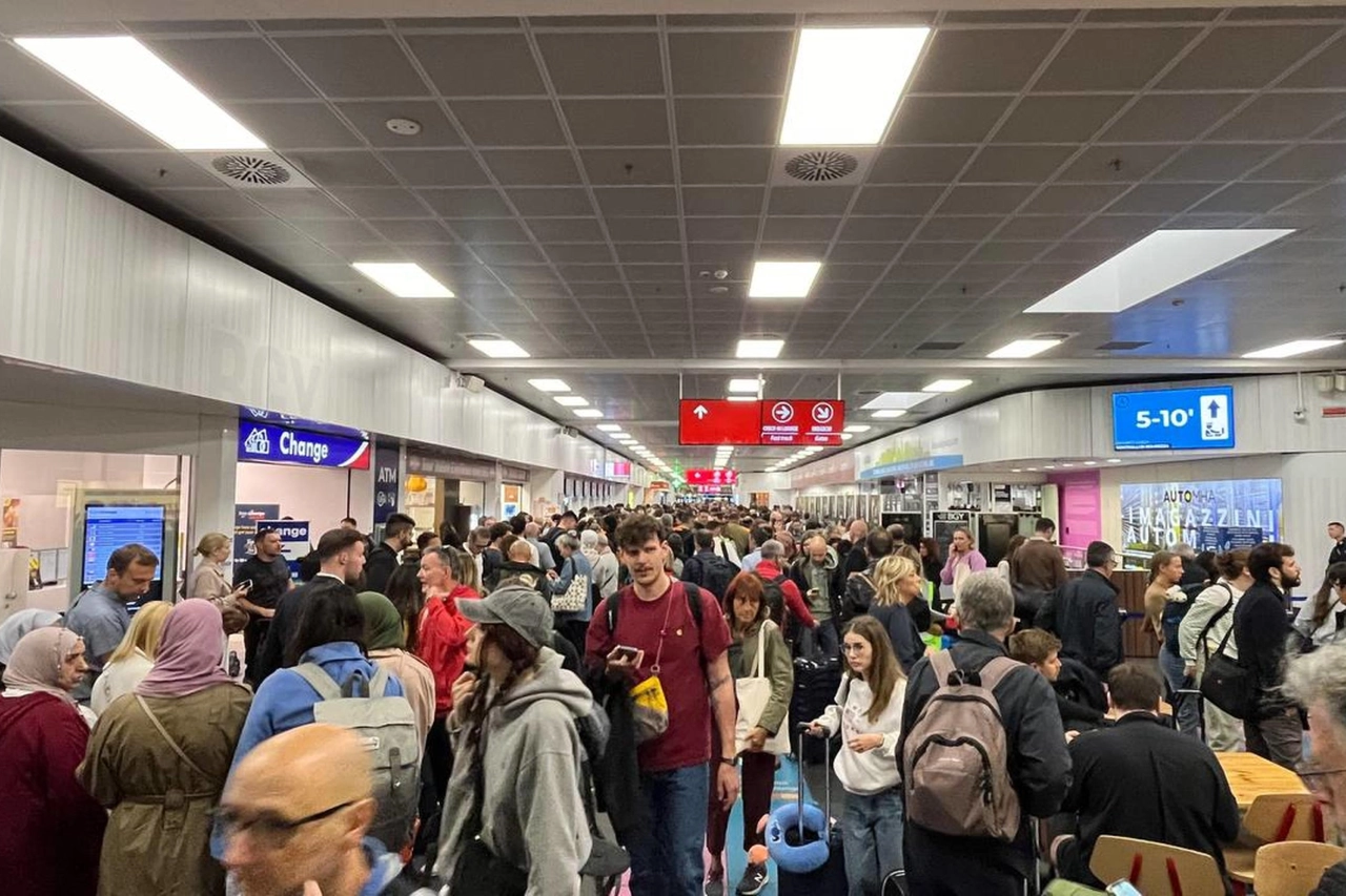 ++ Scoppia pneumatico ad aereo atterrato a Orio, scalo chiuso ++