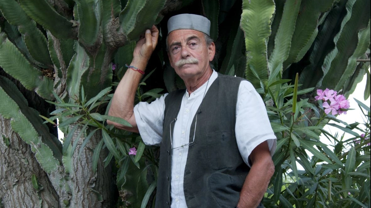 Un ritratto dell'artista Ugo La Pietra Un ritratto dell'artista Ugo La Pietra
